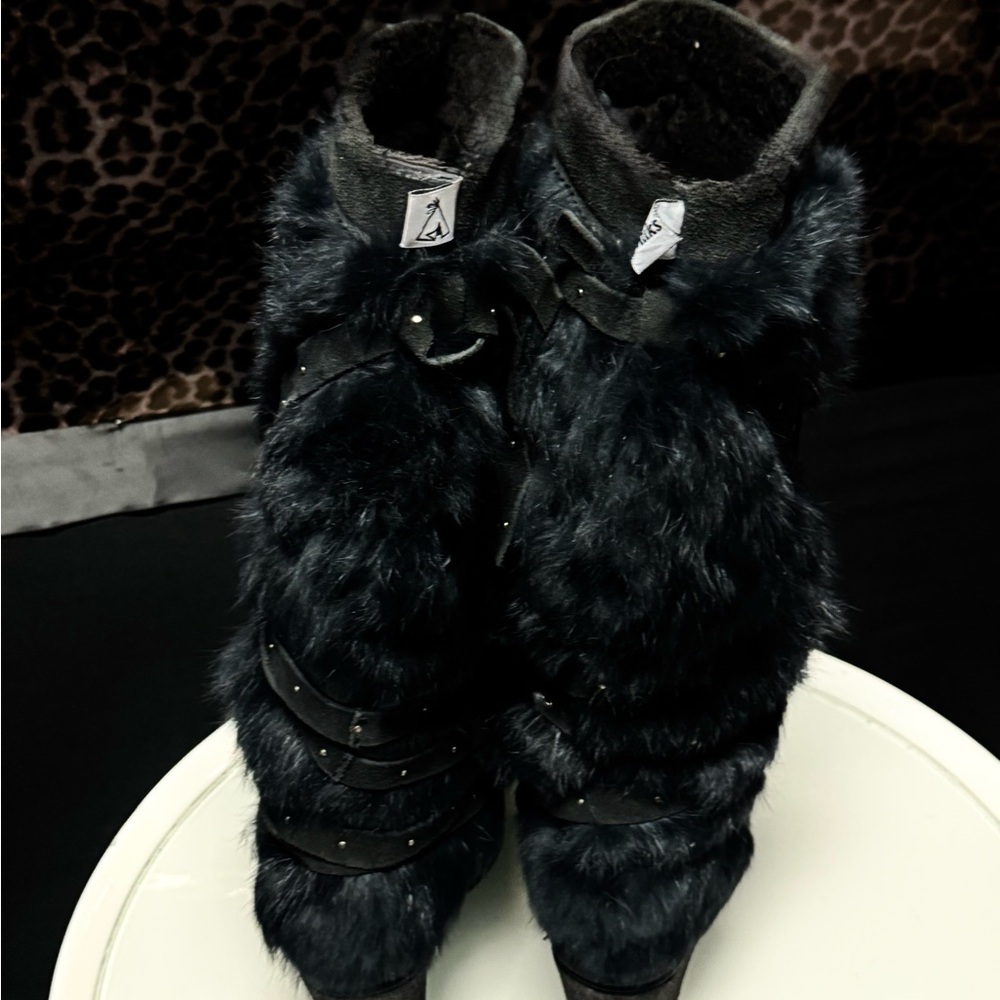 Manitobah Tall Wrap Mukluk boot black suede and rabbit fur sheepskin shearling - Picture 2 of 9